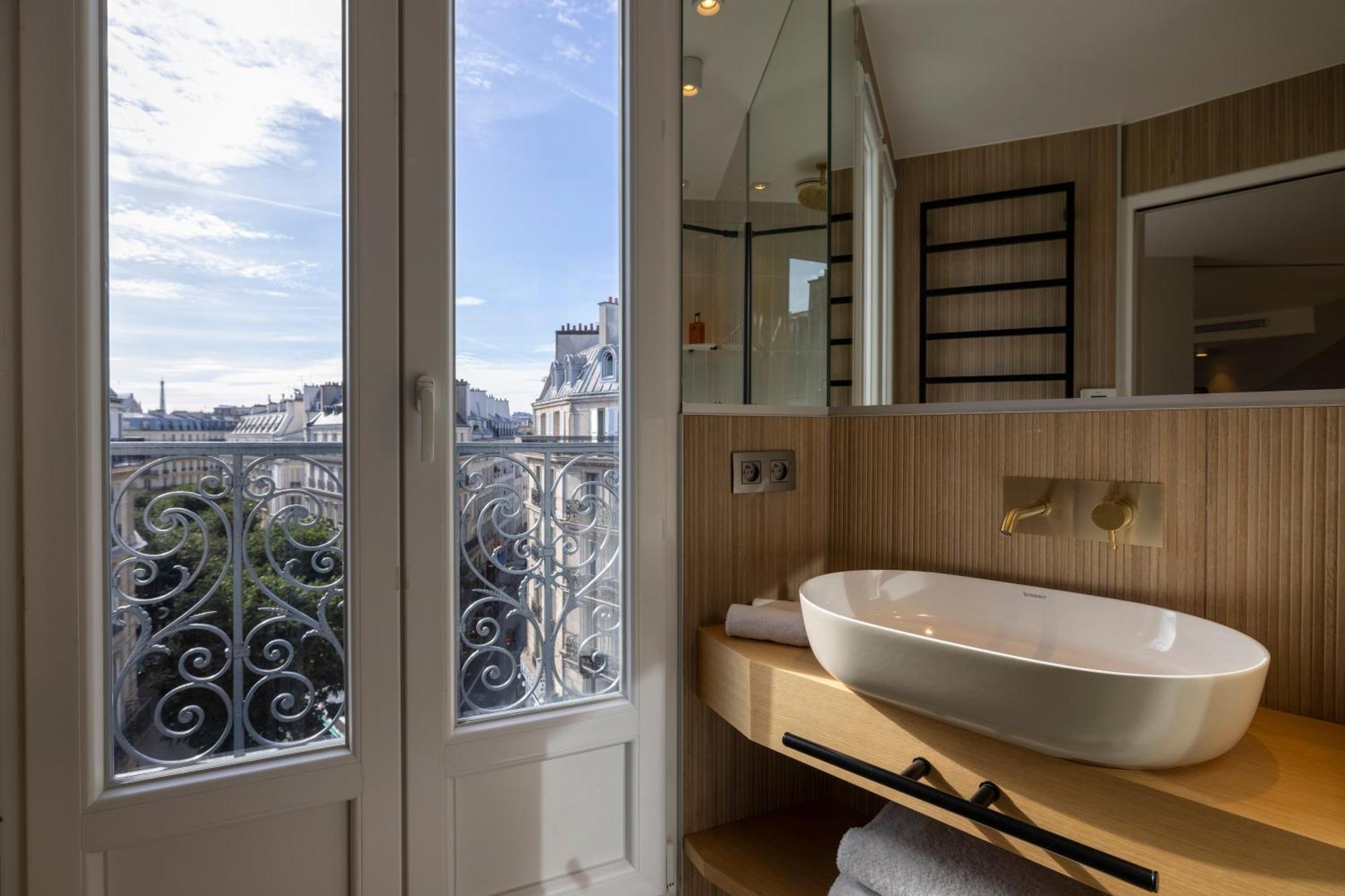 Beige Paris