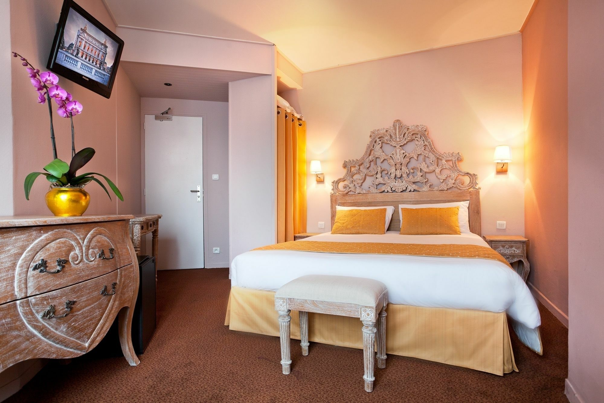 Beige Hotel